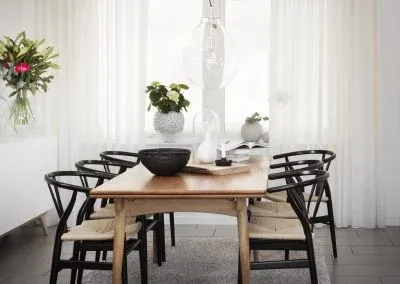 Gardinstänger i inomhusmiljö